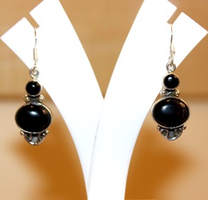 Boucles d'oreilles en onyx noir pour tous les jours, bijoux fins pour studio de yoga, cadeau de qualité supérieure, artisanat raffiné - Product Image 4