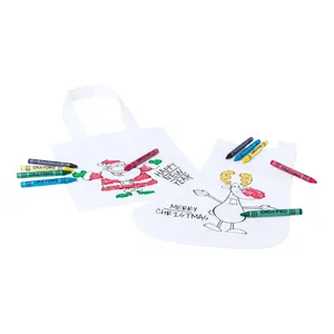 Chaussettes de Noël personnalisées à colorier avec des gadgets pour une décoration de fêtes sur mesure - Product Image 4