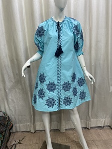 Maxi vestido bordado bohemio de algodón 100%, escote en V profundo, manga corta, peleas decorativas, diseños ucranianos, tejido lavable - Product Image 2