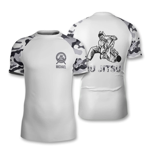 Rashguard de manga corta de larga duración Material de poliéster suave al tacto perfecto para nadadores y surfistas jóvenes y adultos - Product Image 1