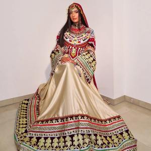 Robe de Mariage Ethnique Pashtun Traditionnelle Vintage Bohème à Manches Longues et Longue jusqu'au Sol, Faite à la Main, pour Couple Pakistanais - Product Image 1