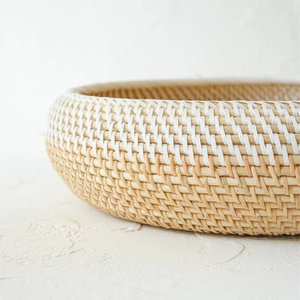 Cesta Redonda de Mimbre Tejida a Mano para Servir/Exhibir (Borde Blanco de Dos Tonos) para Frutas y Centro de Mesa - Product Image 2