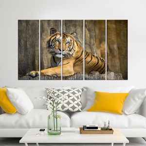 Impression sur toile Tigre Majestueux : Œuvre d'art animalière sauvage pour la décoration de la grotte de l'homme, LOT DE 5 TOILES - Product Image 1