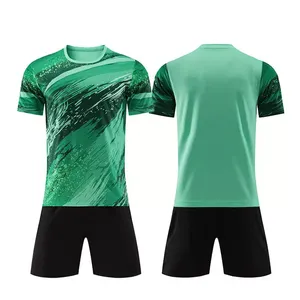 Tenue de football personnalisable rouge et noir, maillot et short, kit antibactérien, séchage rapide, options grandes tailles - Impression numérique de haute qualité - Product Image 5