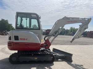 รถขุดตีนตะขาบขนาดเล็ก Takeuchi TB235-2 สำหรับงานก่อสร้าง - Product Image 2