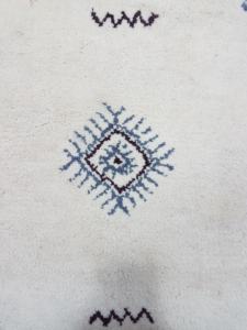 Alfombras de Lana y Algodón Hechas a Mano, Diseño Nuevo 2025, Proveedor Mayorista, Alfombras de Pelo Alto Bordadas Contemporáneas para Sala de Estar - Product Image 2