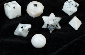 Ensemble de géométrie en cristal de pierre de lune arc-en-ciel pierre naturelle sacrée sculptée pour guérir les solides platoniques Formes géométriques uniques - Product Image 6