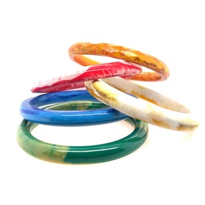 กำไลข้อมืออะคริลิคทำจากเรซินหลากสีสำหรับผู้หญิง - Product Image 2