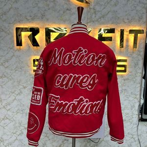 Chaqueta de hombre de lana y seda bordada con tasa de fábrica de moda de tendencia con cierre de botón cubierto chaquetas versity chaquetas de hombre - Product Image 2