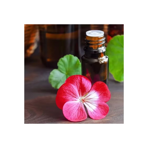 Huile essentielle de géranium de qualité supérieure pour l'aromathérapie et les soins de la peau - Product Image 2