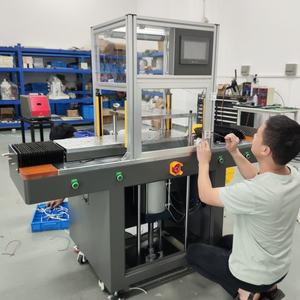 Machine de surmoulage de câbles basse pression à station unique, directement de l'usine, avec PLC et composants de base à engrenages, garantie 1 an - Product Image 3