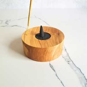 Boîte d'aromathérapie en bois de pin-Brûleur d'encens de style antique avec design pyramidal, parfait pour le bois de santal et le bois d'agar - Product Image 1