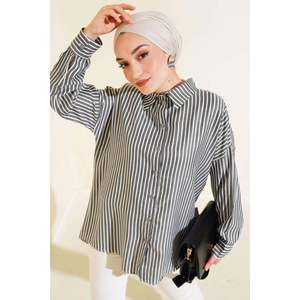 เสื้อลายแนวตั้งลำลองสีดำ - Product Image 1