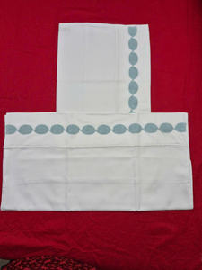 Taille personnalisée moderne et luxueuse taie d'oreiller en coton brodé à la main et lavable - Product Image 5