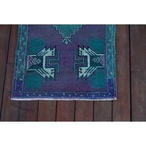 Alfombra Turca de 1.7x2.9 pies, Alfombra Vintage, Alfombra de Lana con Diseño de Cuadros Morados - Product Image 5