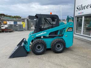 Chargeuse sur pneus compacte Sunward SWL2830 Mini Skid Steer de 3 tonnes pour l'agriculture, l'aménagement paysager et la construction - Product Image 5