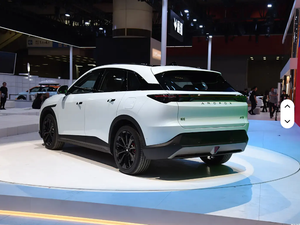 Versión de alto rendimiento 2025 Venta caliente de hoy ARCFOX Alpha ARCFOX T5 520 PRO New Energy Electric Vehicle Used Ev Car - Product Image 2