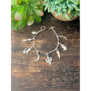 Bracelet à breloques en argent sterling fait main, style Navajo, bracelet fin à breloques - Product Image 1
