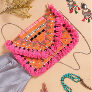Bolso Bandolera Bohemio con Bordado Floral y Plumas, Duradero, Portátil, con Correa Ajustable para Mujer, para Viajes, Moda, Venta al Por Mayor - Product Image 1