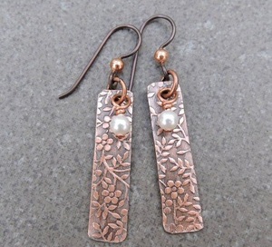 Boucle d'oreille en cuivre de qualité supérieure avec un design rustique fabriqué à la main pour l'élégance et l'attrait culturel pendant les festivals - Product Image 2