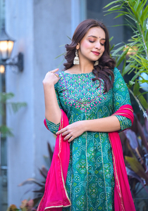 Kurti de Verano de Algodón Indio con Corte en A para Mujer, con Bordado de Diseño, Estampado Badhani, Conjunto de Anarkali Kurta, Pantalón y Dupatta, Venta al Por Mayor - Product Image 4