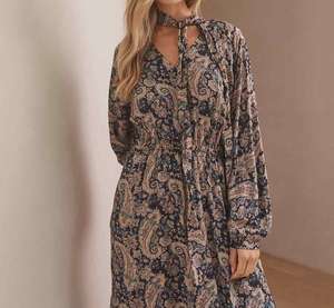 Vestido Casual Bohemio de Alta Calidad para Mujer, Largo hasta la Pantorrilla, Cuello en V, Manga con Lazos, Cintura Elástica, Diseño Favorecedor, Ecológico, ODM - Product Image 4