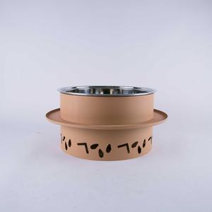 Casserole à couvercle doré de designer avec base brune élégante Récipient idéal pour les aliments chauds pour la table à manger et la cuisine à usage quotidien - Product Image 6