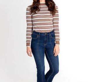 Camiseta a rayas de alta calidad para mujer: elegante, cómoda e ideal para trajes de moda e informales de manga larga y ajuste regular - Product Image 6