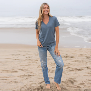 Camiseta de Manga Corta con Cuello en V para Mujer, Color Azul Crepúsculo, 100% Algodón Orgánico de Lujo, Preencogido, Certificado GOTS, Premium, Suave, Transpirable y Ajustada - Product Image 4