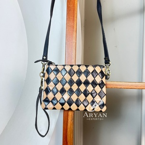 2025 OEM ออกแบบเองได้สำหรับผู้หญิงกระเป๋าสะพายไหล่หนังแท้หรูหราแบรนด์ดังกระเป๋าถือขนาดเล็กลายตารางหมากรุก - Product Image 1