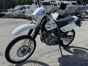 LA MEJOR OFERTA NUEVA Suzuki DR650S 2026 - Product Image 3