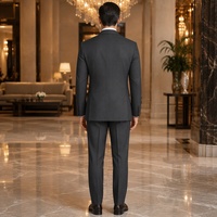 Jas Pria Abu-abu Arang Bergaris Tipis Double Breasted Peak Lapel Kantong Lipat Kancing Gelap Jas Bisnis Pria Kantor Custom MTM