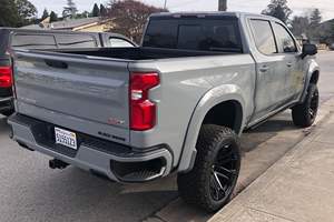 Chevrolet Silverado 1500 Crew Cab RST Black Widow 4x4 Usada, Año 2024 - Product Image 3