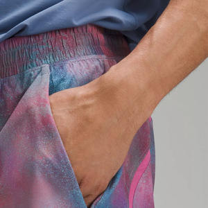 Short d'entraînement de tennis pour hommes monocouche 4 sens extensible coupe ample couleur contrastée tissu satiné OEM service de vente en gros - Product Image 4