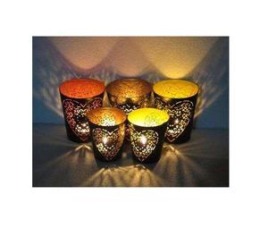 Portavelas de metal hecho a mano con patrones elegantes Espíritu festivo durante las celebraciones Diwali Navidad y Eid - Product Image 4