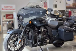 Motocicleta Indian Chieftain PowerPlus Dark Horse 112 con PowerBand Azul en Venta - Product Image 4