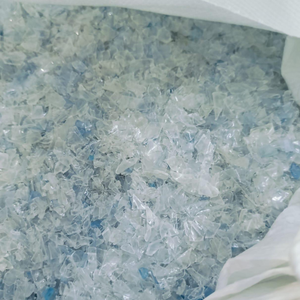 Flocons de bouteilles PET recyclés Matière première pour fibres régénérées PSF Produit en plastique écologique - Product Image 2