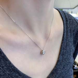 สร้อยคอเพชรทรงกลม 1.00 กะรัต เพาะเลี้ยงในห้องปฏิบัติการ แบบฝังขอบ สี D-E-F ความสะอาด VVS-VS ได้รับการรับรองจาก IGI - Product Image 4