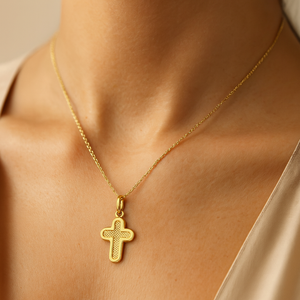 จี้กางเขนทอง 14K ดีไซน์กลมมน นูนเล็กน้อย ทองเหลืองแท้ ทำมือ ขนาดเล็ก เหมาะสำหรับทุกเพศ ใช้เป็นเครื่องประดับทางศาสนาสำหรับผู้หญิง ผู้ชาย เด็กผู้หญิง ใช้ได้ทุกวัน - Product Image 5