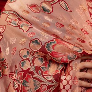 Black Georgette Brasso Saree con adornos florales de lámina de oro rojo Sheer Body Designer Pallu y borde intrincado para mujeres - Product Image 5