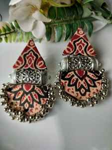 Pendientes colgantes étnicos hechos a mano de estilo moderno de alta calidad al por mayor, tela ligera, artesanía de Metal oxidado, textiles tribales - Product Image 4