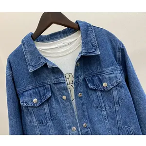 Veste en jean courte respirante pour femmes OEM avec boutons, manches longues, poches, vêtement d'extérieur tendance en coton pour femmes et filles - Product Image 6