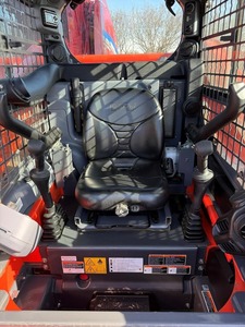 Cargadora de Ruedas Compacta Kubota SSV65 2024 con Cucharón Frontal y Bomba Hidráulica de Alto Momento de Carga para Construcción Agrícola - Product Image 2