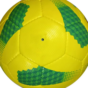 Nouveau ballon de football et de soccer en cuir léger en gros, personnalisé, résistant, fabriqué au Pakistan pour l'entraînement - Product Image 6