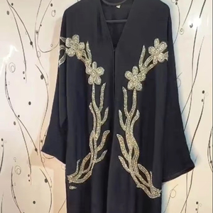 Vêtements musulmans traditionnels islamiques élégants et modestes pour femmes vêtements de fête brodés à la main style abaya caftan formel de Dubaï - Product Image 1