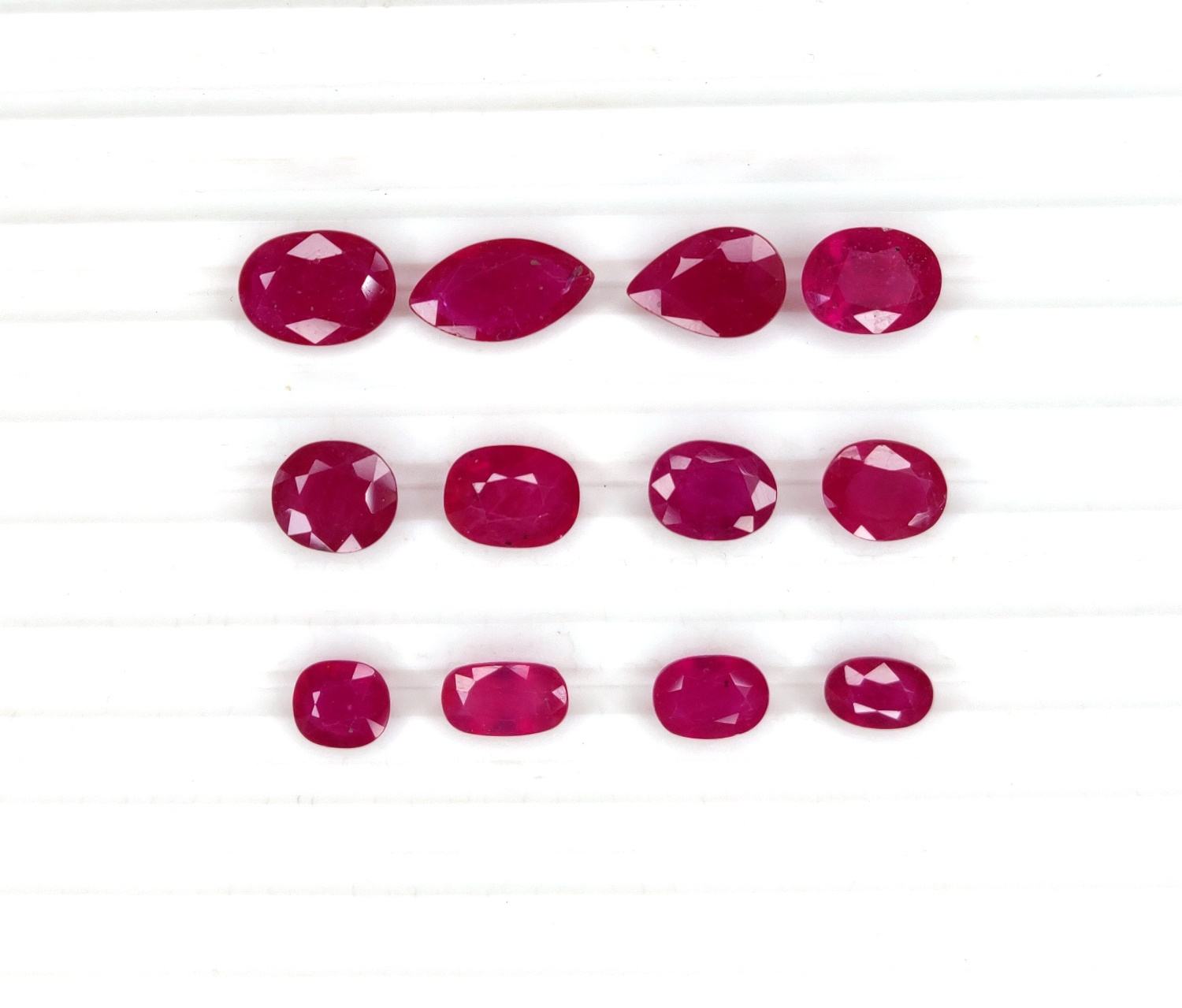 สีแดงอมชมพู