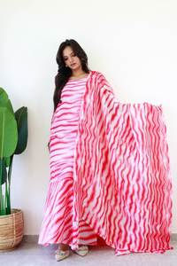 ผ้าส่าหรีเทียมสีพีชสำหรับงานแต่งงานและงานปาร์ตี้สไตล์โมเดิร์นล่าสุดจากอินเดีย - Product Image 3