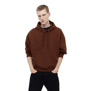 Sweat à capuche minimaliste pour homme, design propre, pour une garde-robe décontractée - Product Image 6