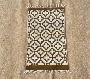 Tapis en laine brun et blanc fait main, géométrique, diamant, étoile, treillis, moderne, bohème, salon, style vintage - Product Image 1