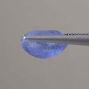 Zafiro Azul Verde Suelto al por Mayor |   Corte Ovalado de 12x9 mm |   7.66 Quilates Pulidos, Fosforescentes, Creados en Laboratorio, con Certificación de Terceros - Product Image 2